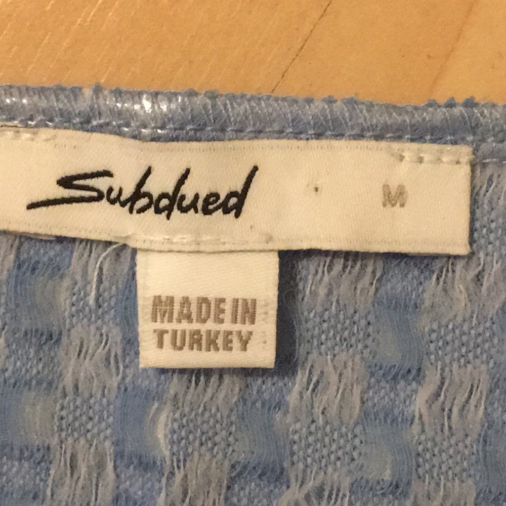 NWOT Cute Subdued Cropped Top - Picture 5 of 6